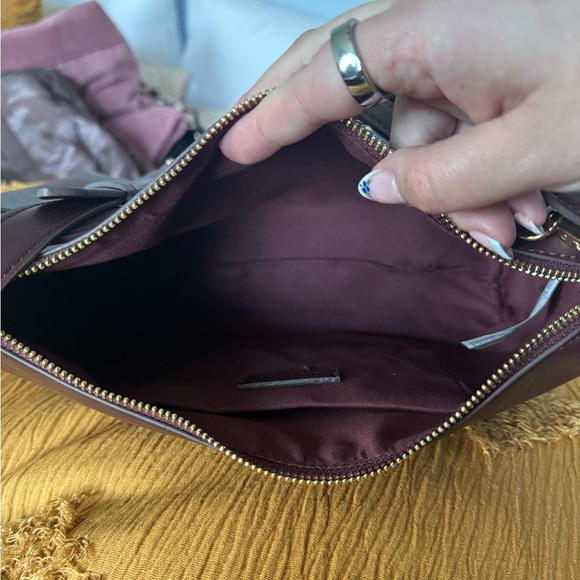 Old Navy Carrie Convertible Crossbody Bag, maroon - Picture 4 of 4